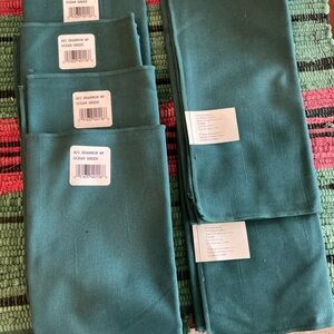 6 napkins, very dark green cotton/poly,NWT.